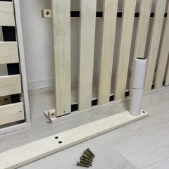 アイリスプラザ ベッドフレーム 棚付き 2口コンセント 3段階 高さ調整 すのこベッド シングル ホワイト TKSB-Sの画像