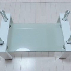 ガラステーブルの画像