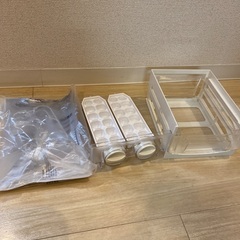 冷蔵庫の製氷器と氷受け　卵置き