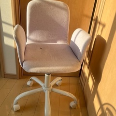 薄紫色の子ども用学習椅子