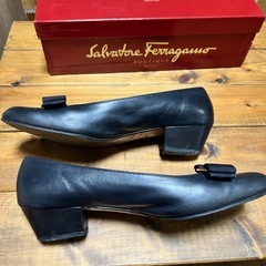 フェラガモ　23.5 Ferragamo パンプス　ヴァラ 6 1/2ネイビー　革の画像