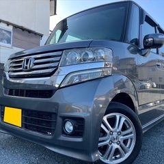 Bluetoothナビ付き☆ 月々1.2万円〜分割払い可❗️ 車検2年付き！【名義変更代込み】大人気☆ホンダ N-BOXカスタム☆ステアリングスイッチ付き☆Bluetoothナビ付き☆走行中DVD見れます☆電動スライドドア☆ドラレコ付き☆スマートキー☆フルオートエアコン☆そのまま乗って帰れます❗️の画像