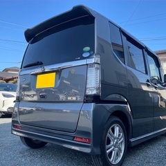 Bluetoothナビ付き☆ 月々1.2万円〜分割払い可❗️ 車検2年付き！【名義変更代込み】大人気☆ホンダ N-BOXカスタム☆ステアリングスイッチ付き☆Bluetoothナビ付き☆走行中DVD見れます☆電動スライドドア☆ドラレコ付き☆スマートキー☆フルオートエアコン☆そのまま乗って帰れます❗️の画像