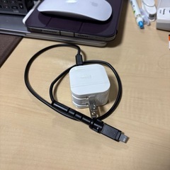 iPhoneの充電機　ライトニングケーブル
