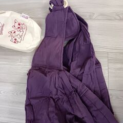 スリング（抱っこ紐）とおくるみがーぜ（新品）とオムツ、スタイセットの画像