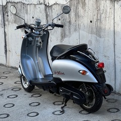 大人気セール‼️驚愕の低走行6100キロ😲安心のバッテリー新品✨️前後タイヤまだまだ山あり⛰️嬉しいオイル満タン補充済み🈵オイル交換不要⭕️継ぎ足しだけで🆗2サイクルでパワフルな走り💨SA10J ビーノクラシック✴の画像