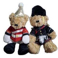 イギリス　バッキンガム宮殿　くまのぬいぐるみ