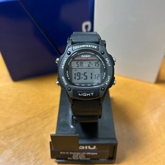 カシオ　CASIO デジタル　腕時計　数回使用
