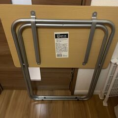 折りたたみテーブルの画像
