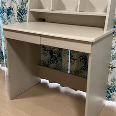（お譲り先決定）ニトリNITORI 学習机の画像
