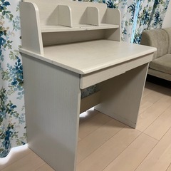 （お譲り先決定）ニトリNITORI 学習机の画像