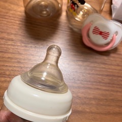哺乳瓶、搾乳機　セットの画像