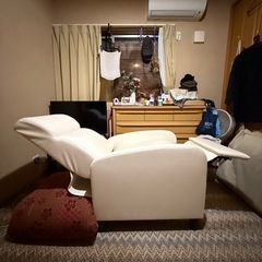 【期間限定大幅値下げ！】 ⭐︎ほぼ新品未使用⭐︎リクライニングチェア　ホワイトの画像