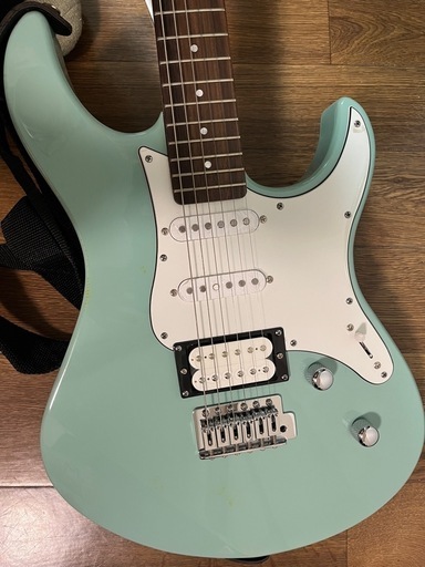 エレキギター　YAMAHA PACIFICA PAC112V