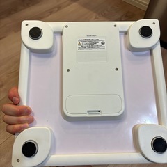 【OMRON】体重計の画像