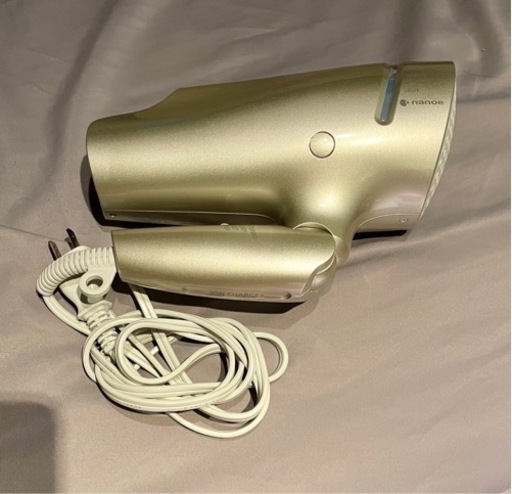 【中古美品】2024年式　Panasonicナノイードライヤー EH-NA9G