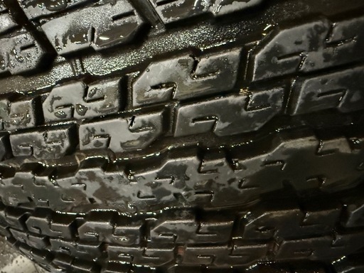 タイヤ　255/70R18