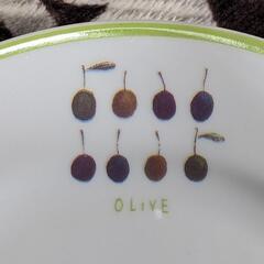 Olive柄のお皿３枚の画像
