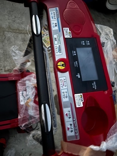 赤いトレッドミル デジタル表示