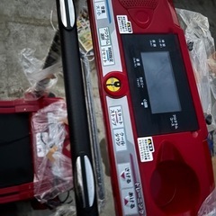 赤いトレッドミル デジタル表示の画像