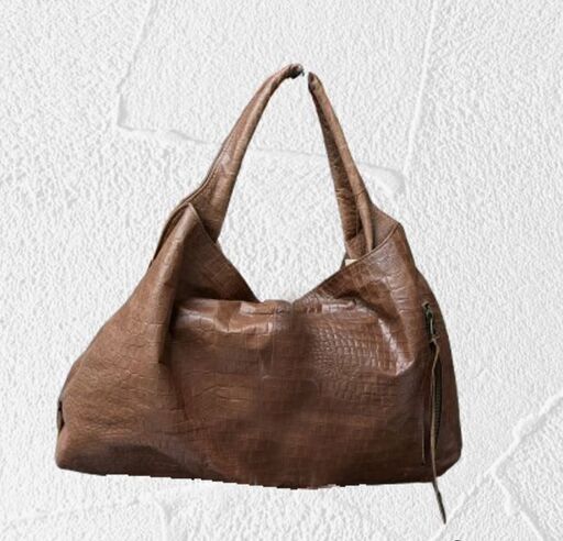 新品。オシャレな牛革型押しバック