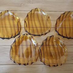 茶色のガラス製の銘々皿(箱なしです)