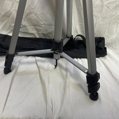 Amazonベーシック　カメラ三脚　60インチ　約150㎝　キャリングバッグ付き ＠左の画像