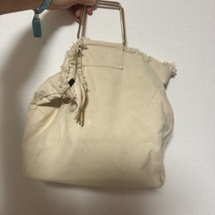 【無料】持ち手が金具のハンドバッグ　