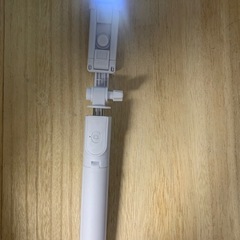 三脚タイプの自撮り棒ライト付き　リモコン付き　70センチほどの画像