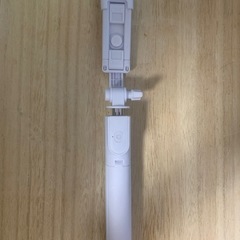 三脚タイプの自撮り棒ライト付き　リモコン付き　70センチほどの画像