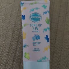 日焼け止め　サンカット　トーンアップUV　エッセンス
