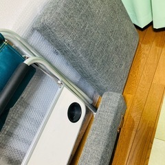 受渡予定者決定済みです【値下げしました】LOWYA ローソファー　3人掛けの画像