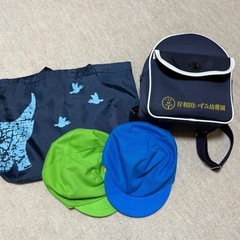 岸和田いずみ幼稚園制服等の一式
の画像