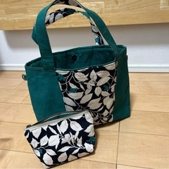 新品 緑色 葉柄 
トートバッグ ポーチ付き