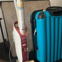 こたつテーブル、掃除機、キャリーバッグ