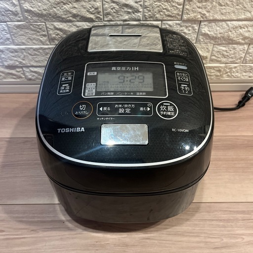 東芝　TOSHIBA 炊飯器　5.5合炊き　RC-10VQM ブラック