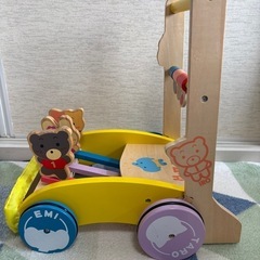 木製の手押し車の画像