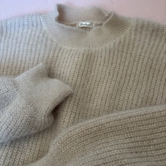 ピンクベージュニットLの画像
