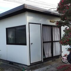 ３坪程度の物置小屋　窓あり