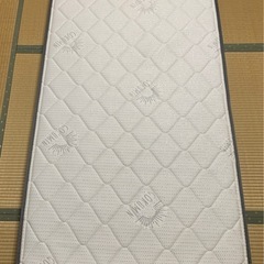 カッシーナ　ダブルベッドとGOKUMIN マットレスの画像