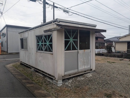 5坪ハウスと仮設トイレ