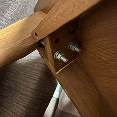 組み立て式の木製テーブル　コンパクトに収納可能　の画像