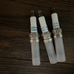 イグニッションコイル、プラグの画像