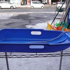 子供用そり　青　冬　雪遊び　キッズ用品の画像