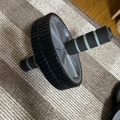 ダンベルと腹筋ローラー　2点セットの画像
