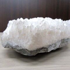 鑑賞石 詳細不明 水晶 クラスター 重量 約1.6kg オブジェ インテリア 置物 現状品 苫小牧西店の画像
