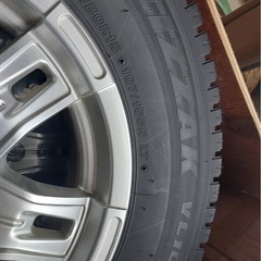 スタッドレスタイヤの画像