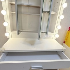 決まりましたー三面鏡ドレッサー