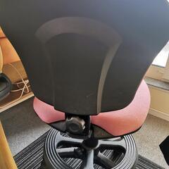 取引中　学習机用の椅子の画像