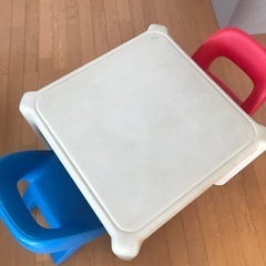 STEP2の子供用机と椅子2脚セットの画像